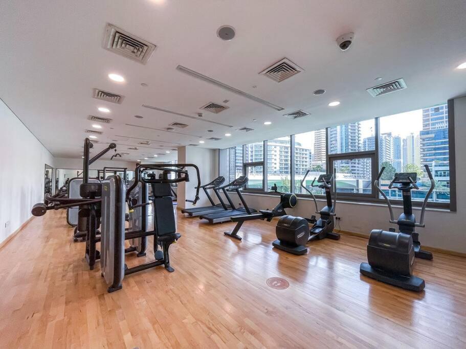 Cozy Studio In Sparkle Tower Jbr By Suiteable ดูไบ ภายนอก รูปภาพ